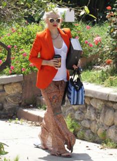 Gwen Stefani feet photo thumbnail