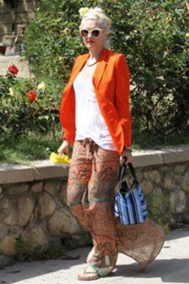 Gwen Stefani feet photo thumbnail