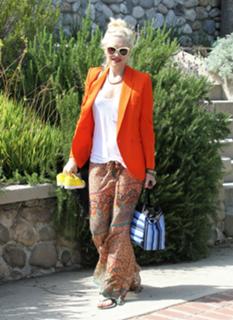 Gwen Stefani feet photo thumbnail