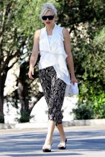 Gwen Stefani feet photo thumbnail