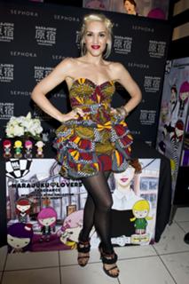 Gwen Stefani feet photo thumbnail