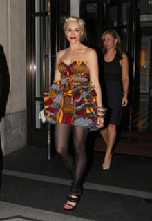 Gwen Stefani feet photo thumbnail