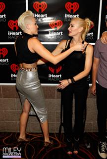 Gwen Stefani feet photo thumbnail