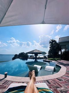 Gwen Stefani feet photo thumbnail