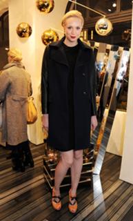 Gwendoline Christie feet photo thumbnail