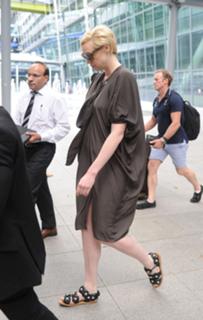 Gwendoline Christie feet photo thumbnail