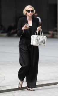 Gwendoline Christie feet photo thumbnail