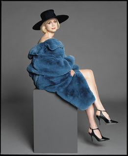 Gwendoline Christie feet photo thumbnail