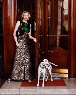 Gwendoline Christie feet photo thumbnail