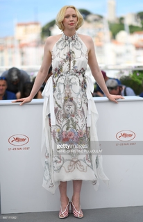 Gwendoline Christie feet photo thumbnail