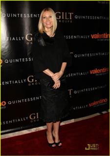 Gwyneth Paltrow feet photo thumbnail