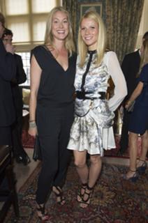 Gwyneth Paltrow feet photo thumbnail
