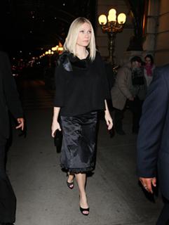 Gwyneth Paltrow feet photo thumbnail