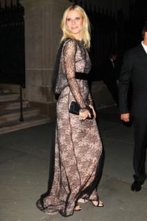 Gwyneth Paltrow feet photo thumbnail
