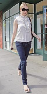 Gwyneth Paltrow feet photo thumbnail