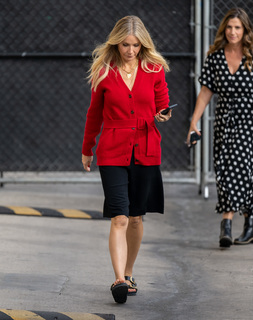 Gwyneth Paltrow feet photo thumbnail