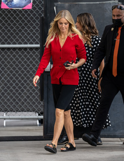 Gwyneth Paltrow feet photo thumbnail