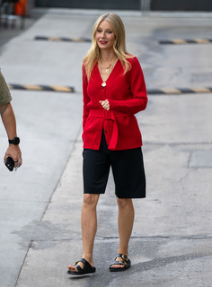 Gwyneth Paltrow feet photo thumbnail