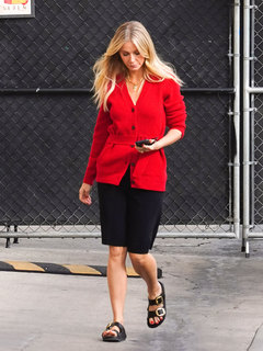 Gwyneth Paltrow feet photo thumbnail