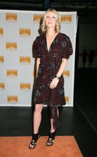 Gwyneth Paltrow feet photo thumbnail