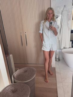 Gwyneth Paltrow feet photo thumbnail