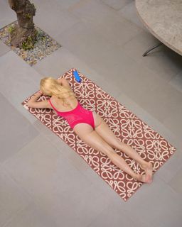 Gwyneth Paltrow feet photo thumbnail