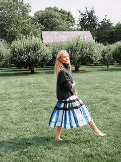 Gwyneth Paltrow feet photo 2