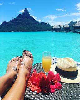 Géraldine Bazán feet photo thumbnail