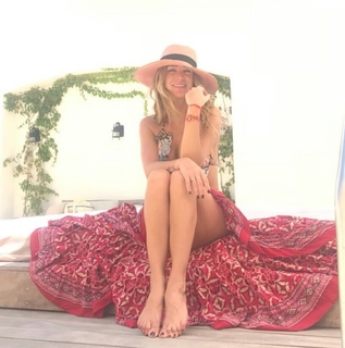 Géraldine Bazán feet photo thumbnail