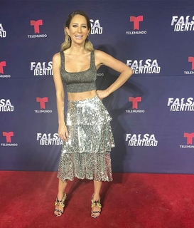 Géraldine Bazán feet photo thumbnail