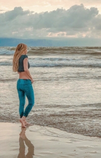 Géraldine Bazán feet photo thumbnail