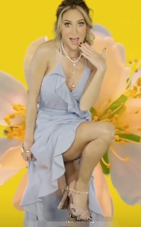 Géraldine Bazán feet photo thumbnail
