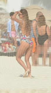 Géraldine Bazán feet photo thumbnail
