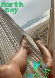 Géraldine Bazán feet photo thumbnail