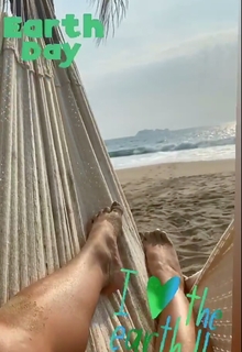 Géraldine Bazán feet photo thumbnail