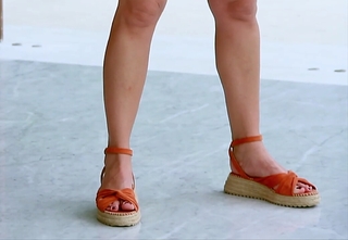 Géraldine Bazán feet photo thumbnail