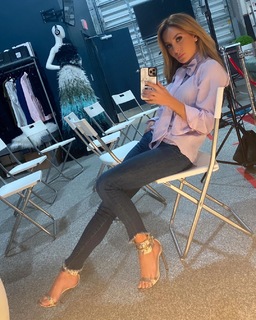 Géraldine Bazán feet photo thumbnail