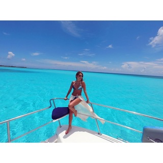 Géraldine Bazán feet photo thumbnail