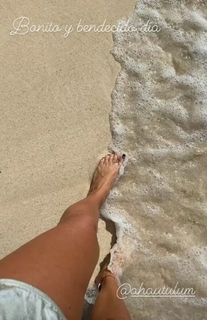 Géraldine Bazán feet photo thumbnail