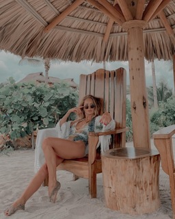 Géraldine Bazán feet photo thumbnail