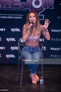 Géraldine Bazán feet photo thumbnail