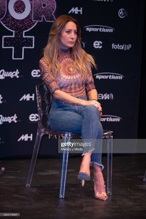 Géraldine Bazán feet photo thumbnail