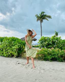 Géraldine Bazán feet photo thumbnail