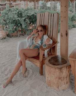 Géraldine Bazán feet photo thumbnail