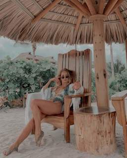 Géraldine Bazán feet photo thumbnail