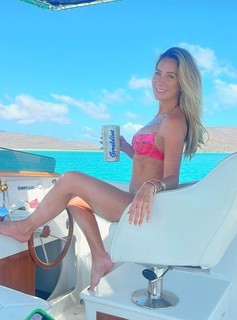 Géraldine Bazán feet photo thumbnail