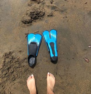 Géraldine Bazán feet photo thumbnail
