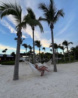 Géraldine Bazán feet photo thumbnail