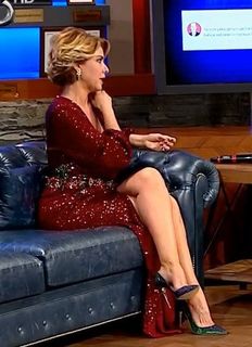 Gülben Ergen feet photo thumbnail