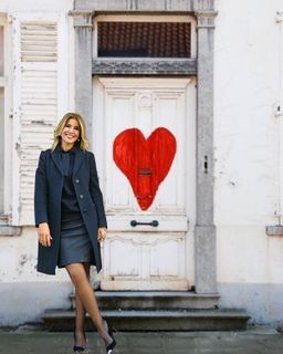 Gülben Ergen feet photo thumbnail